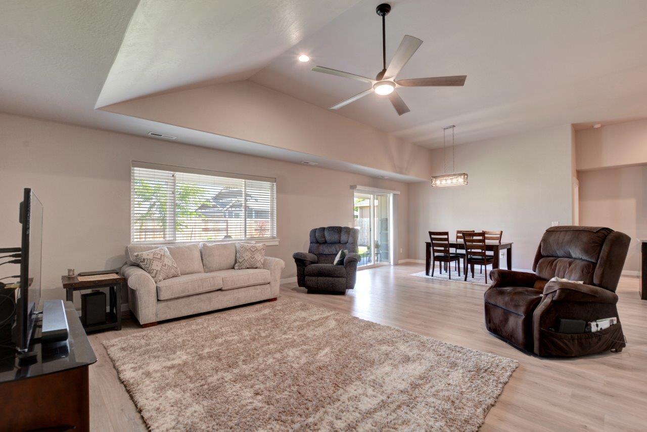 Mt Pitt Meadows - Residential