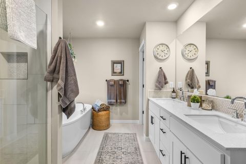 Tiny photo for 19318 SW Marshmallow Place, Bend, OR 97702 (MLS # 220215205)