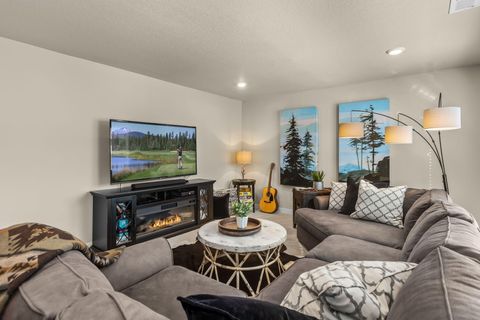 Tiny photo for 19318 SW Marshmallow Place, Bend, OR 97702 (MLS # 220215205)