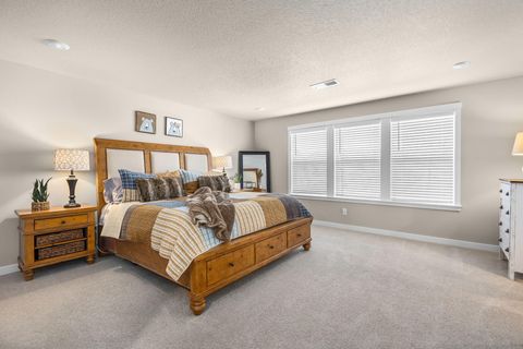 Tiny photo for 19318 SW Marshmallow Place, Bend, OR 97702 (MLS # 220215205)