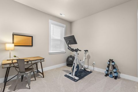 Tiny photo for 19318 SW Marshmallow Place, Bend, OR 97702 (MLS # 220215205)