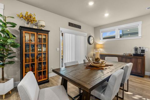 Tiny photo for 19318 SW Marshmallow Place, Bend, OR 97702 (MLS # 220215205)