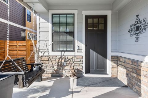 Tiny photo for 19318 SW Marshmallow Place, Bend, OR 97702 (MLS # 220215205)