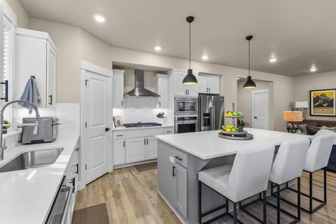 Tiny photo for 19318 SW Marshmallow Place, Bend, OR 97702 (MLS # 220215205)