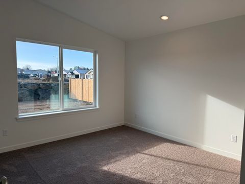 Tiny photo for 251 SE Peppermint Loop #6, Culver, OR 97734 (MLS # 220219302)