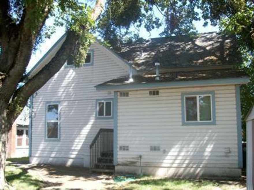 Nicely converted home into duplex with 2bd/1 bath downstairs (vacant) and 1bd/1ba upstairs. Downstairs unit has large living room, large laundry room with washer and dryer, huge kitchen with range/oven and fridge all in move in condition. Well maintained lot with curb appeal. Ask agent about seller promotion available.