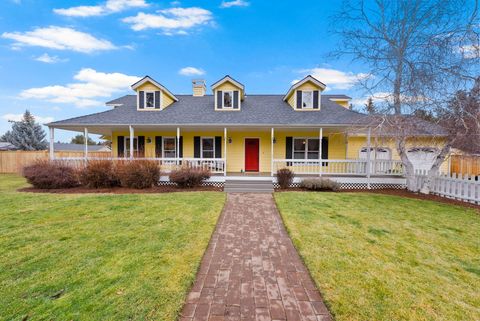 Photo of 1110 E Cascade Avenue, Sisters, OR 97759 (MLS # 220210943)