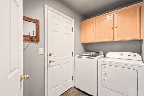 Tiny photo for 2987 NE Oakley Court, Bend, OR 97701 (MLS # 220210762)