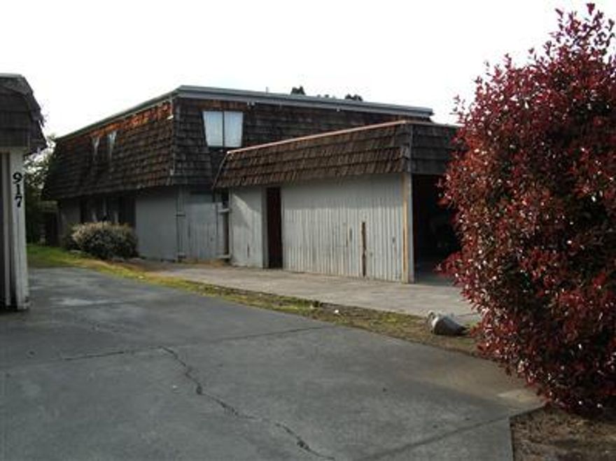 Great East Medford location close to shopping, schools and medical facilities. Excellent rental history.