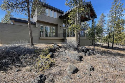 Photo of 57624 Red Alder Lane #7, Sunriver, OR 97707 (MLS # 220217108)