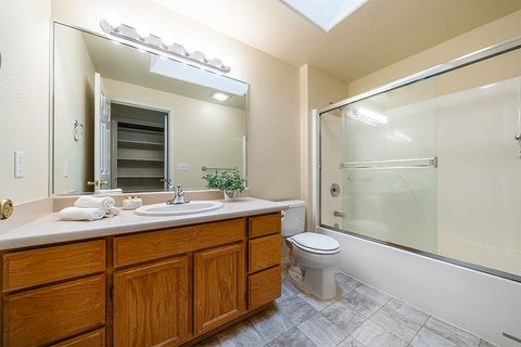 Tiny photo for 3350 Edgewater Drive, Medford, OR 97504 (MLS # 220217809)