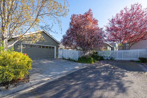 Tiny photo for 3350 Edgewater Drive, Medford, OR 97504 (MLS # 220217809)