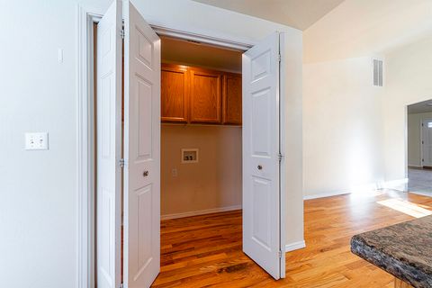 Tiny photo for 3350 Edgewater Drive, Medford, OR 97504 (MLS # 220217809)