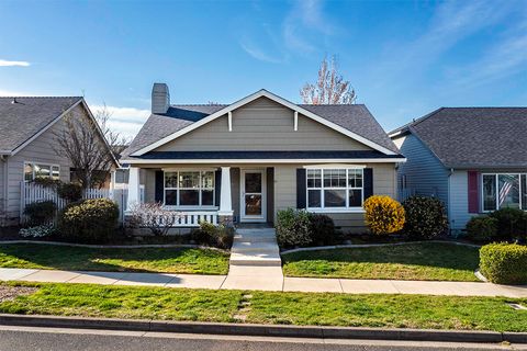 Photo of 3350 Edgewater Drive, Medford, OR 97504 (MLS # 220217809)