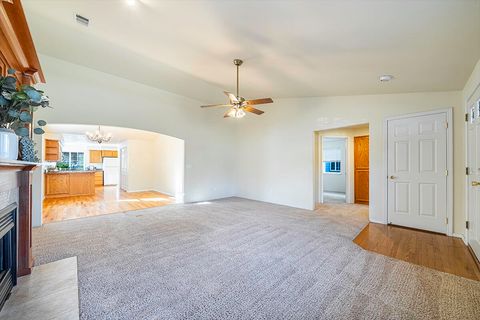 Tiny photo for 3350 Edgewater Drive, Medford, OR 97504 (MLS # 220217809)