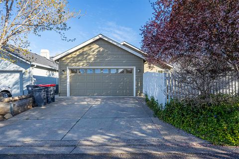 Tiny photo for 3350 Edgewater Drive, Medford, OR 97504 (MLS # 220217809)