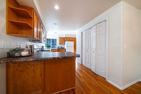 Tiny photo for 3350 Edgewater Drive, Medford, OR 97504 (MLS # 220217809)