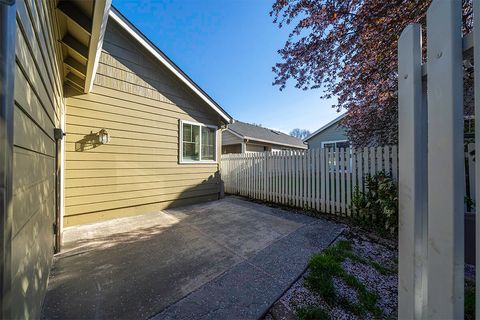 Tiny photo for 3350 Edgewater Drive, Medford, OR 97504 (MLS # 220217809)