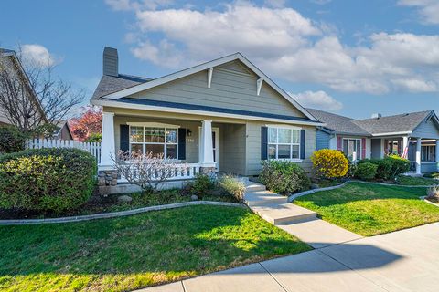 Tiny photo for 3350 Edgewater Drive, Medford, OR 97504 (MLS # 220217809)