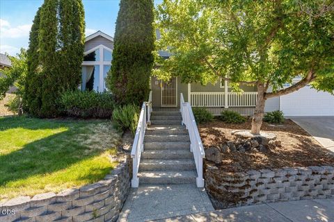 Tiny photo for 17 Meadowfield Circle, Eagle Point, OR 97524 (MLS # 220223542)