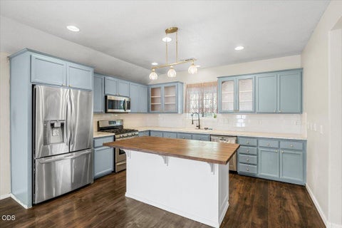 Tiny photo for 17 Meadowfield Circle, Eagle Point, OR 97524 (MLS # 220223542)