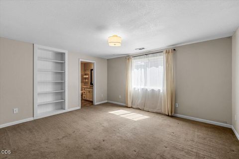 Tiny photo for 17 Meadowfield Circle, Eagle Point, OR 97524 (MLS # 220223542)