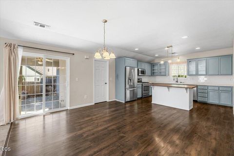 Tiny photo for 17 Meadowfield Circle, Eagle Point, OR 97524 (MLS # 220223542)