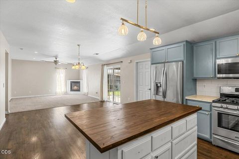 Tiny photo for 17 Meadowfield Circle, Eagle Point, OR 97524 (MLS # 220223542)