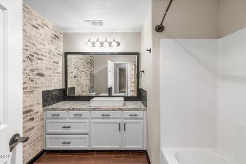 Tiny photo for 17 Meadowfield Circle, Eagle Point, OR 97524 (MLS # 220223542)