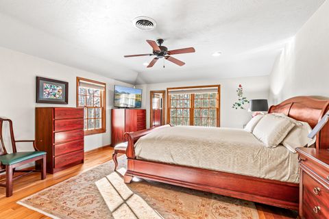 Tiny photo for 218 Saginaw Drive, Medford, OR 97504 (MLS # 220213076)