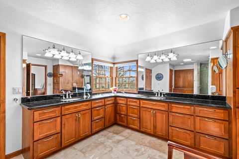 Tiny photo for 218 Saginaw Drive, Medford, OR 97504 (MLS # 220213076)