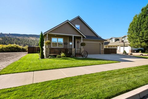 Tiny photo for 2944 SE Triangle Outfit Drive, Prineville, OR 97754 (MLS # 220210212)