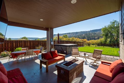 Tiny photo for 2944 SE Triangle Outfit Drive, Prineville, OR 97754 (MLS # 220210212)