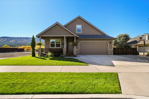 Photo of 2944 SE Triangle Outfit Drive, Prineville, OR 97754 (MLS # 220210212)
