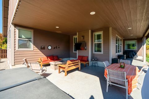 Tiny photo for 2944 SE Triangle Outfit Drive, Prineville, OR 97754 (MLS # 220210212)