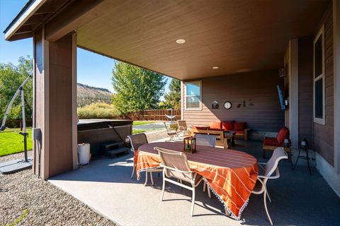 Tiny photo for 2944 SE Triangle Outfit Drive, Prineville, OR 97754 (MLS # 220210212)