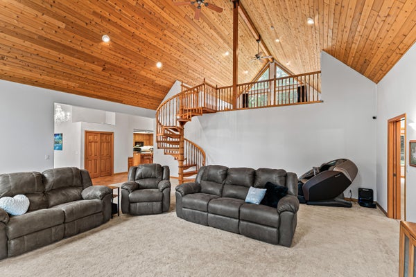 455 DUTCHER CREEK RD, GRANTS PASS, OR 97527 - Image a4520e5092e7bc003710d9cf2cb2bab6/1511142003