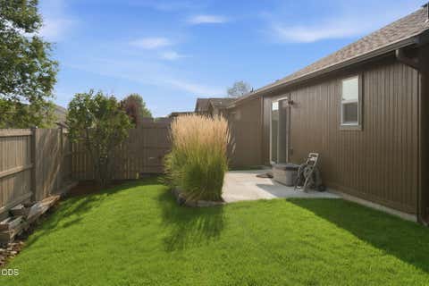 Tiny photo for 2447 NW Greenwood Avenue, Redmond, OR 97756 (MLS # 220227259)