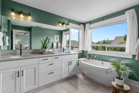 Tiny photo for 20867 SE Sunniberg Lane, Bend, OR 97702 (MLS # 220225382)