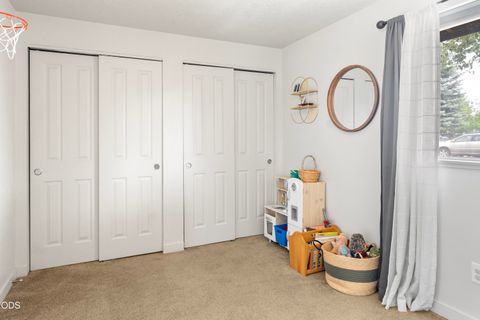 Tiny photo for 1831 SW 31st Street, Redmond, OR 97756 (MLS # 220224411)