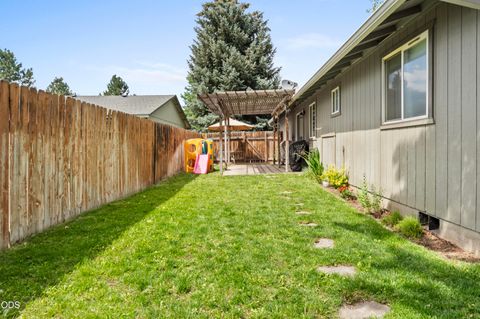 Tiny photo for 1831 SW 31st Street, Redmond, OR 97756 (MLS # 220224411)