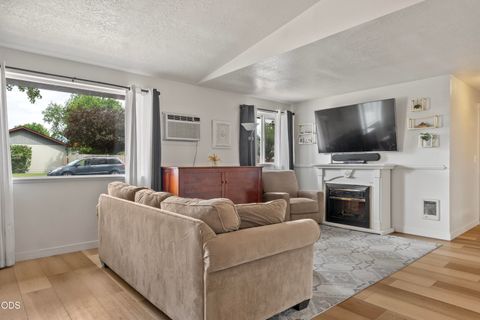 Tiny photo for 1831 SW 31st Street, Redmond, OR 97756 (MLS # 220224411)