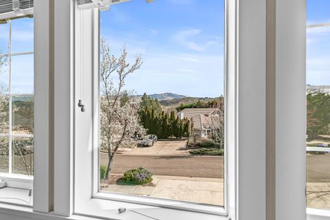 Tiny photo for 1120 Barrington Circle, Ashland, OR 97520 (MLS # 220217237)