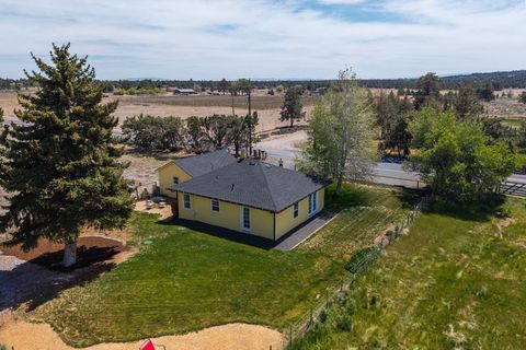 Tiny photo for 21298 SW Young Avenue, Bend, OR 97703 (MLS # 220221316)