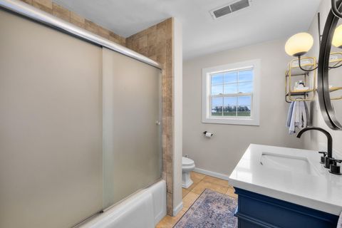 Tiny photo for 21298 SW Young Avenue, Bend, OR 97703 (MLS # 220221316)