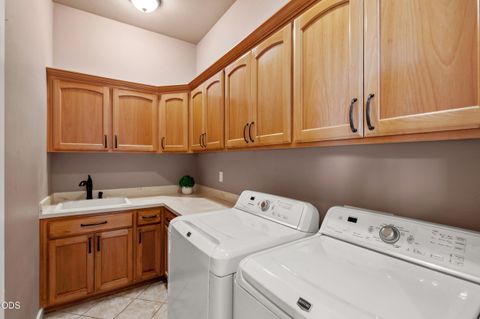 Tiny photo for 4643 Hathaway Drive, Medford, OR 97504 (MLS # 220223724)