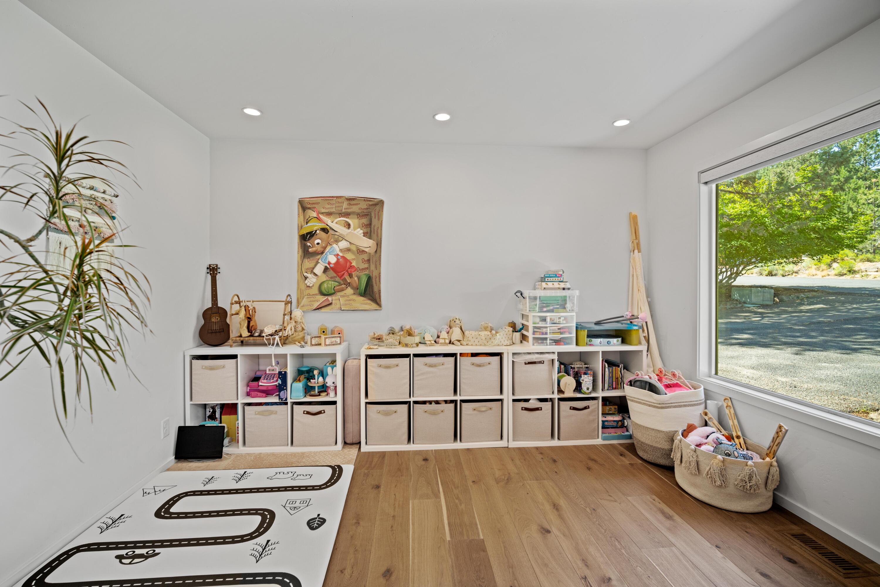 Pine West - Residential