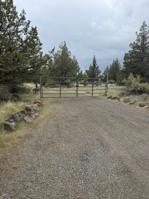 11805 SW Squaw Flat Road 00401 Culver OR 97734