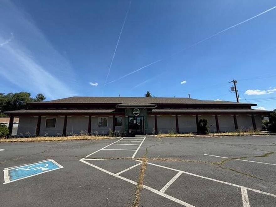 Fantastic location with high traffic and visibility off of South 6th Street on .82 acres. Great parking.  Zoned General Commercial. Has been ran and set up as a restaurant and bar. To be Sold AS-IS.