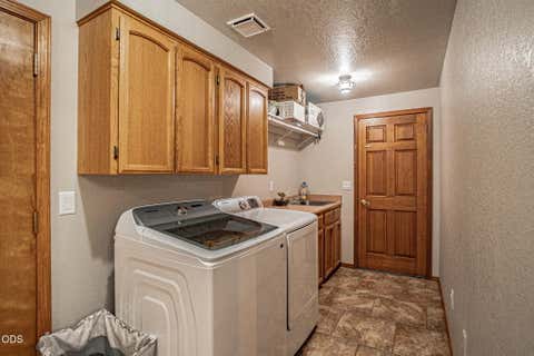 Tiny photo for 5247 Dobrot Way, Central Point, OR 97502 (MLS # 220222931)
